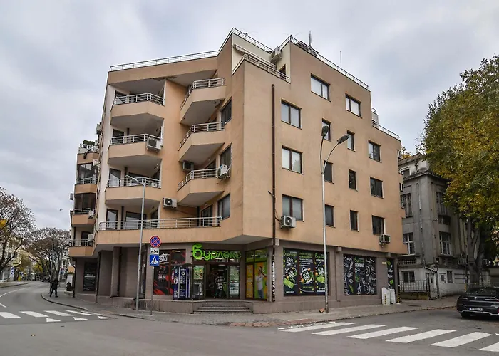 Gem For 2 Next To 瓦爾納